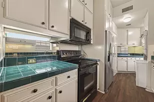 7937 Woodway Dr, Houston, TX 77063 - Photo 9