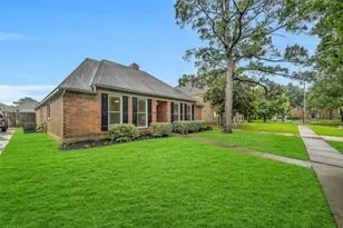 2105 Winged Foot Dr, League City, TX 77573 - Photo 3