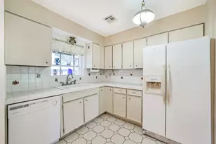 7510 Romney Rd, Houston, TX 77036 - Photo 9