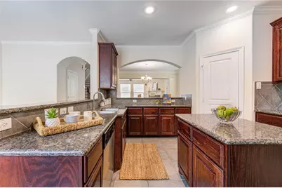 2607 Enclave At Shady Acres Court, Houston, TX 77008 - Photo 5