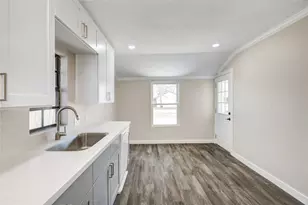 418 S Kansas St, La Porte, TX 77571 - Photo 9