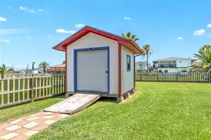 1319 Middle St, Surfside Beach, TX 77541 - Photo 5