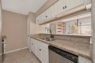 10318 Buffalo Bend Dr, Houston, TX 77064 - Photo 9
