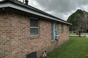 7351 Walker St, Houston, TX 77011 - Photo 3