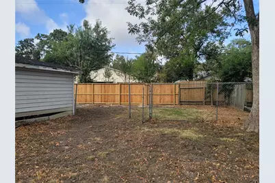 7211 Deep Forest Drive, Houston, TX 77088 - Photo 7