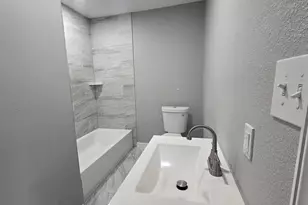 8654 Tilgham St, Houston, TX 77029 - Photo 9