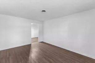8002 Woodlyn Rd, Houston, TX 77028 - Photo 5