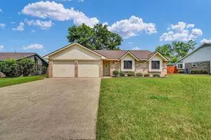 528 Daffodil St, Lake Jackson, TX 77566 - Photo 1