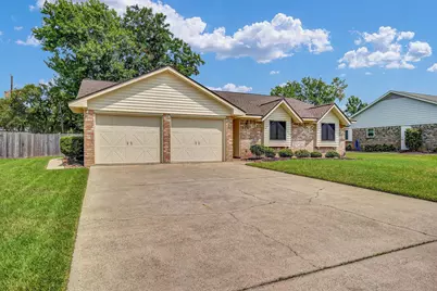 528 Daffodil Street, Lake Jackson, TX 77566 - Photo 3