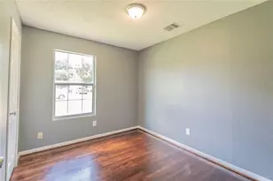 5407 Thrush Dr, Houston, TX 77033 - Photo 9