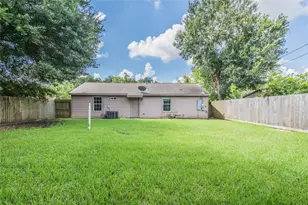 5407 Thrush Dr, Houston, TX 77033 - Photo 13