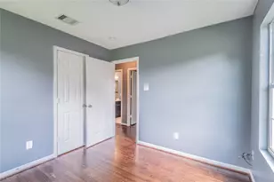 5407 Thrush Dr, Houston, TX 77033 - Photo 7