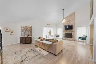 154 April Wind Ct, Conroe, TX 77356 - Photo 3