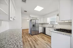 5423 Bent Bough Ln, Houston, TX 77088 - Photo 15