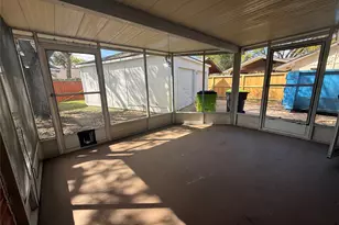 15403 W Hutchinson Cir, Houston, TX 77071 - Photo 5