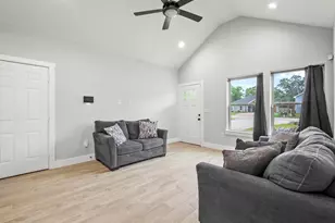 16322 Crockett Martin Ests Dr, Conroe, TX 77306 - Photo 5