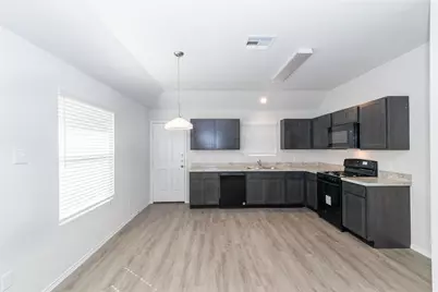 8526 Middleton Oaks Circle, Houston, TX 77028 - Photo 5