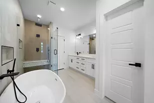 1305 Amundsen St N, Houston, TX 77009 - Photo 19