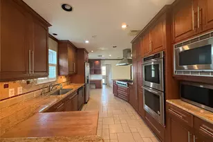 7718 Lacy Hill Dr, Houston, TX 77036 - Photo 13