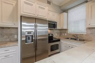 2701 Helena St, Houston, TX 77006 - Photo 9