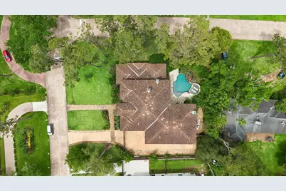 310 Tynebridge Lane, Houston, TX 77024 - Photo 35