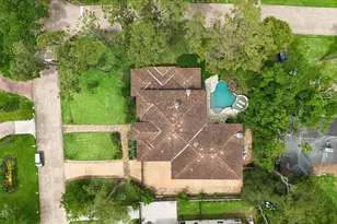 310 Tynebridge Ln, Houston, TX 77024 - Photo 35