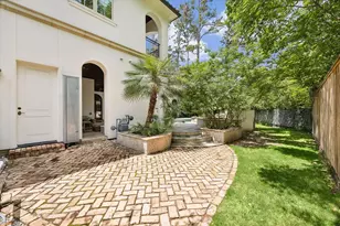 310 Tynebridge Ln, Houston, TX 77024 - Photo 47