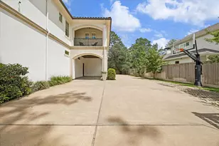 310 Tynebridge Ln, Houston, TX 77024 - Photo 41