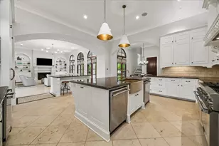 310 Tynebridge Ln, Houston, TX 77024 - Photo 3