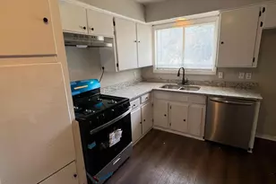 9306 St Lo Rd, Houston, TX 77033 - Photo 5