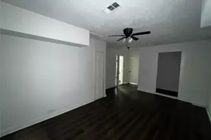 9306 St Lo Rd, Houston, TX 77033 - Photo 9