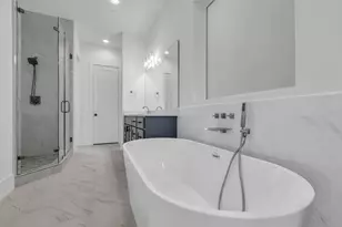 2716 Baldwin St, Houston, TX 77006 - Photo 17