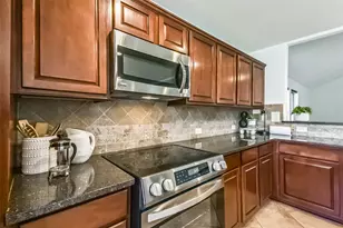 9319 Colt Canyon Ln, Houston, TX 77089 - Photo 11