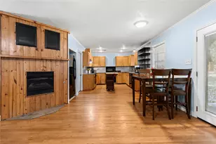 413 Far Hills Ln, Huntsville, TX 77320 - Photo 7