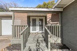 413 Far Hills Ln, Huntsville, TX 77320 - Photo 3