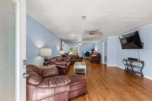 413 Far Hills Ln, Huntsville, TX 77320 - Photo 5