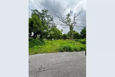 4706 Falls Street, Houston, TX 77026 - Photo 5