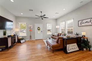 711 4th St, Sealy, TX 77474 - Photo 7