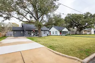 711 4th St, Sealy, TX 77474 - Photo 3