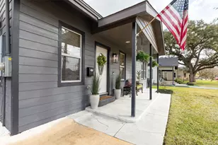 711 4th St, Sealy, TX 77474 - Photo 5