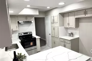 11010 Sageburrow Dr, Houston, TX 77089 - Photo 9