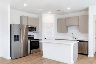 2027 Longmire Villas Ct, Conroe, TX 77304 - Photo 11