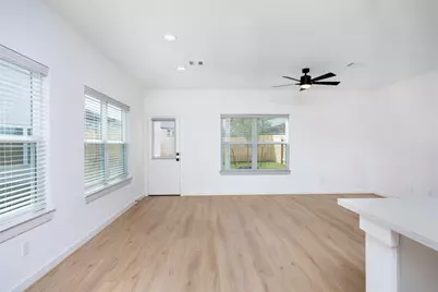 2027 Longmire Villas Court, Conroe, TX 77304 - Photo 5