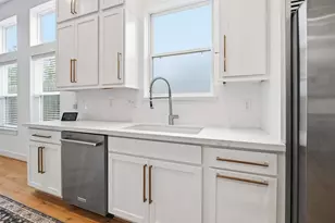 510 E 28th St, Houston, TX 77008 - Photo 7