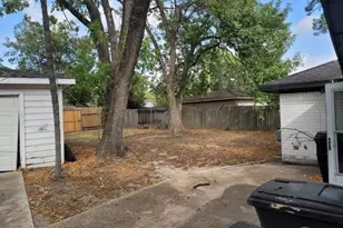 7211 Deep Forest Dr, Houston, TX 77088 - Photo 3