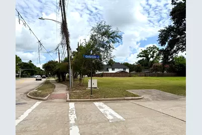 9746 Cedardale Drive, Houston, TX 77055 - Photo 9