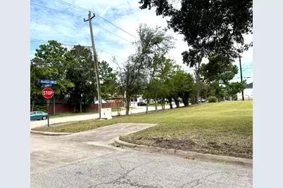 9746 Cedardale Drive, Houston, TX 77055 - Photo 3