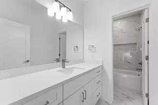 1422 W 34th 1/2 St, Houston, TX 77018 - Photo 17