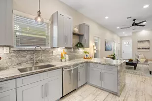 317 E 35th St, Houston, TX 77018 - Photo 9