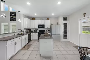 10502 Watershed Dr, Rosharon, TX 77583 - Photo 9